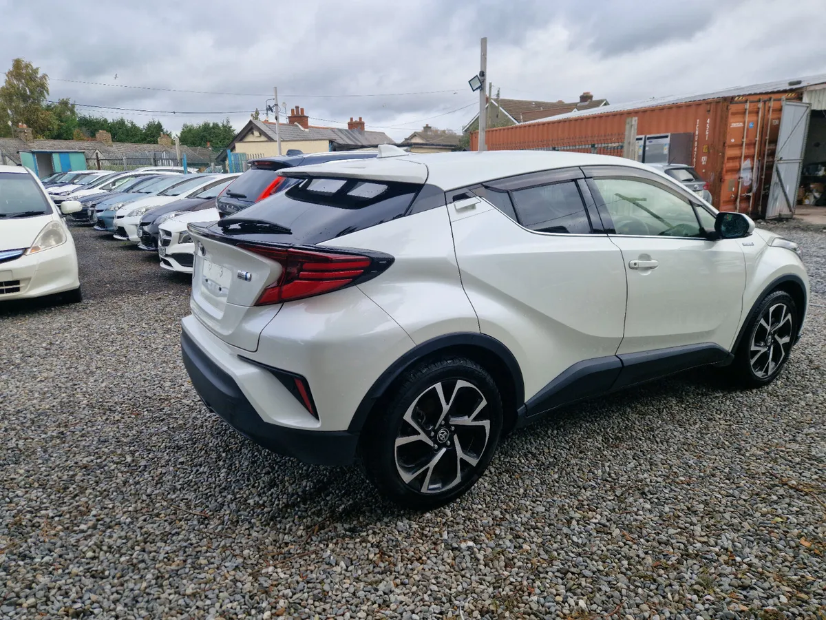 2018 Toyota C-HR G LED EDITION - Image 3
