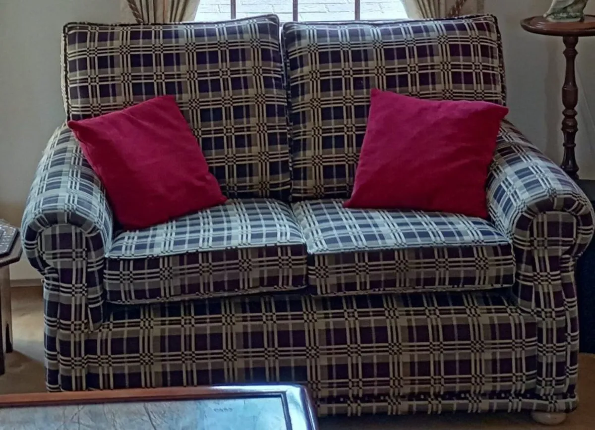 2 piece suite. 2 seater sofa and single armc - Image 1