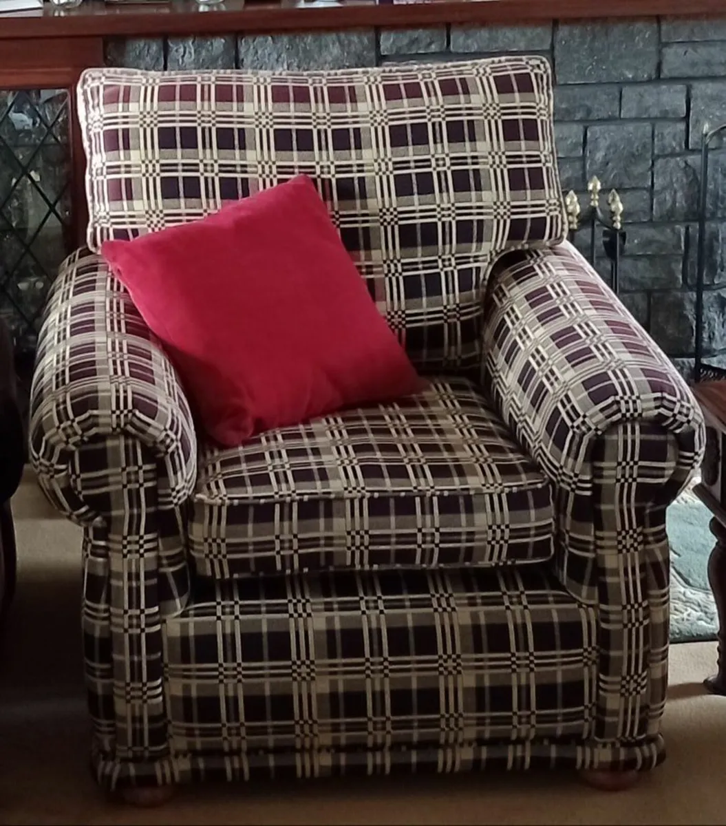 2 piece suite. 2 seater sofa and single armc - Image 2