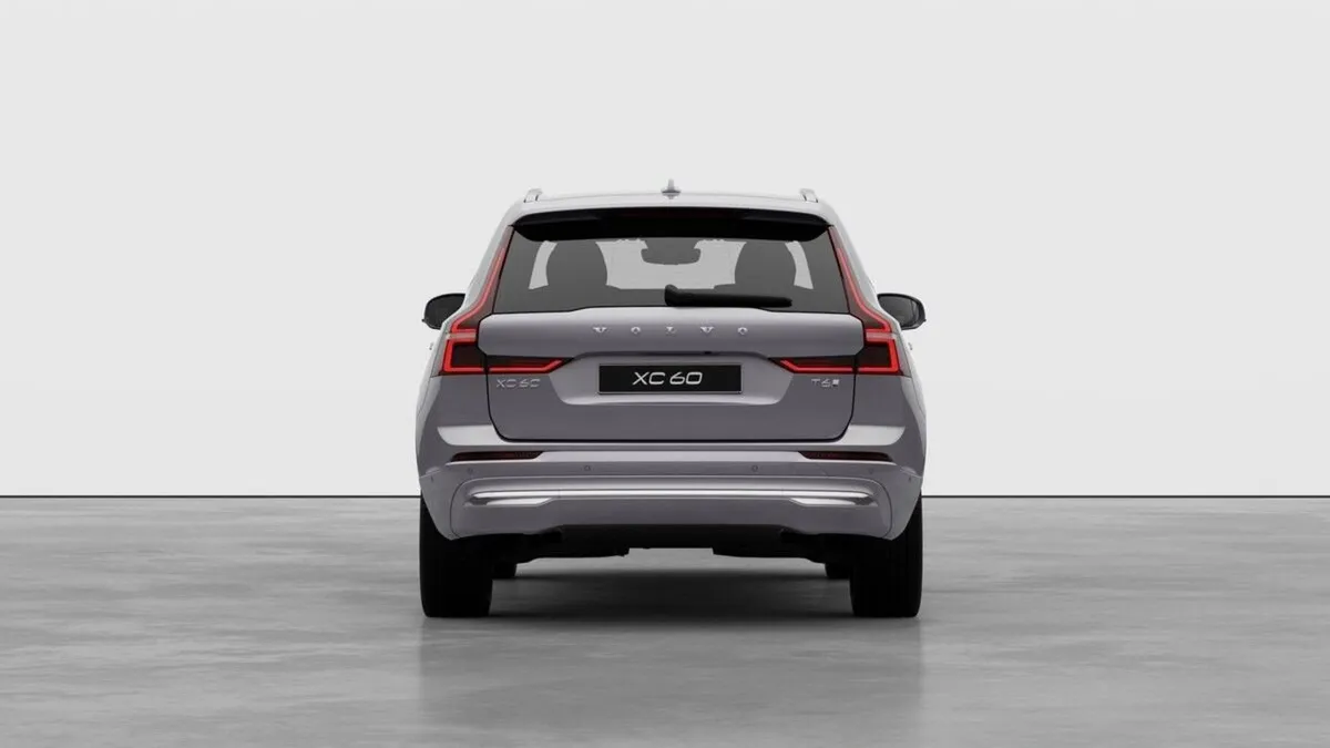 Volvo XC60 Xc60 Ultra in Aurora Silver - Image 2
