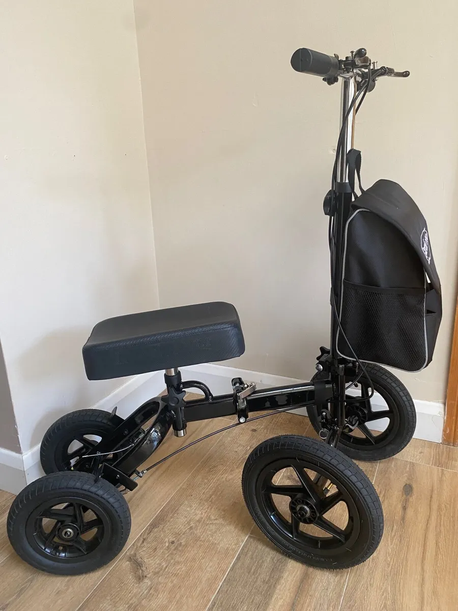 Deluxe Knee scooter with pumped wheels - Image 1