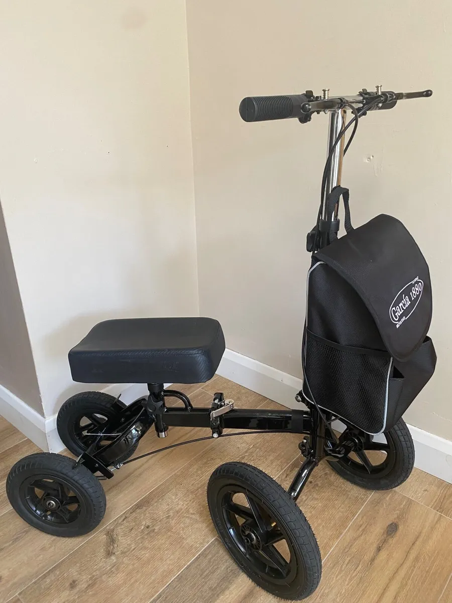Deluxe Knee scooter with pumped wheels - Image 2