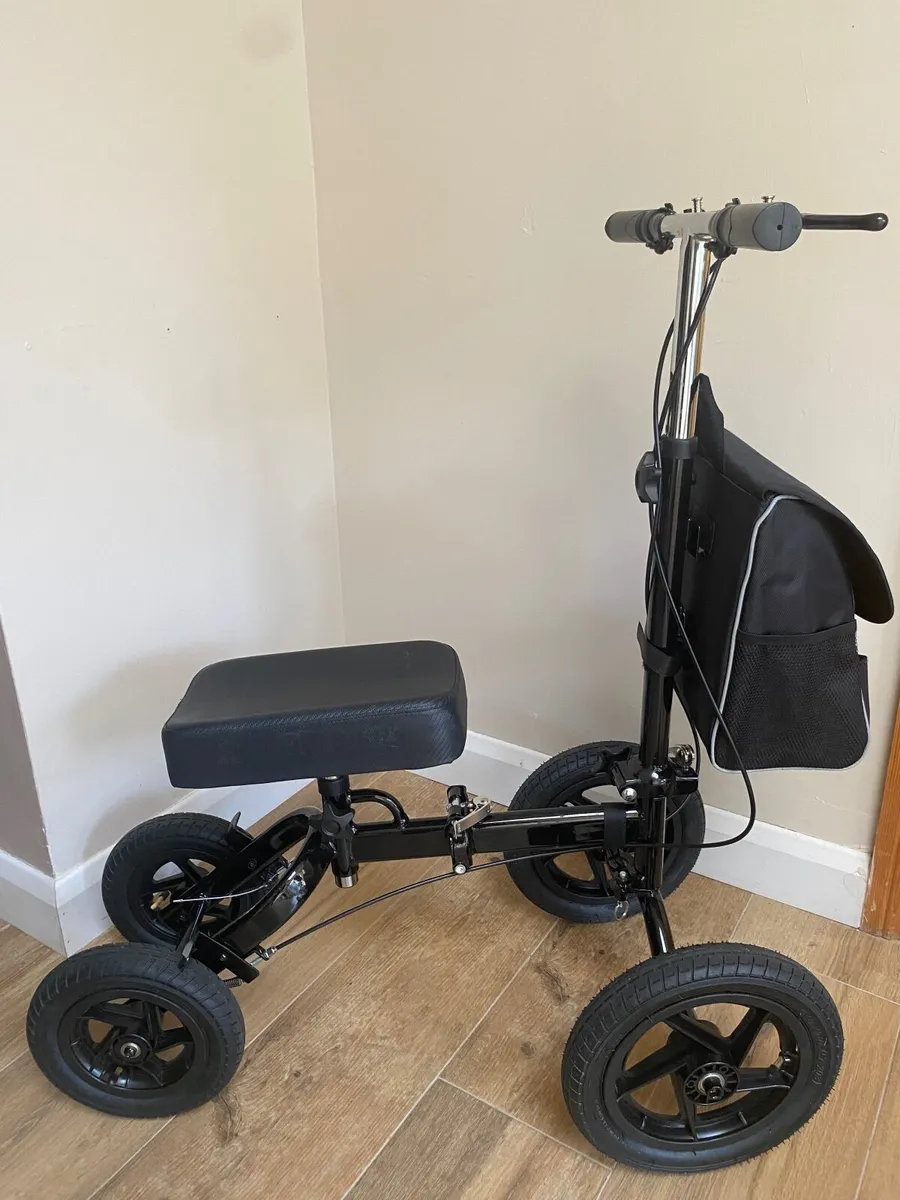 Deluxe Knee scooter with pumped wheels - Image 3