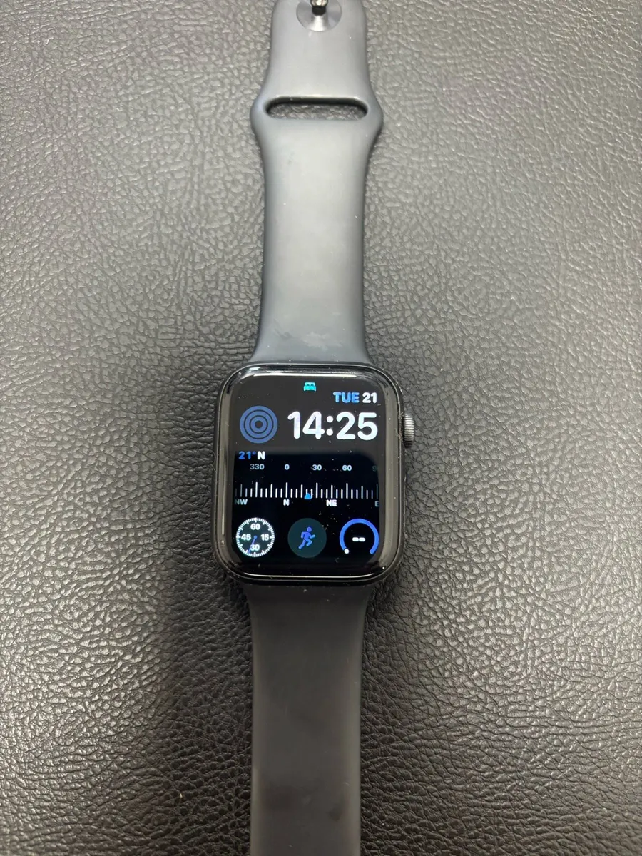 Apple Watch SE 1st Gen 44mm - Image 2