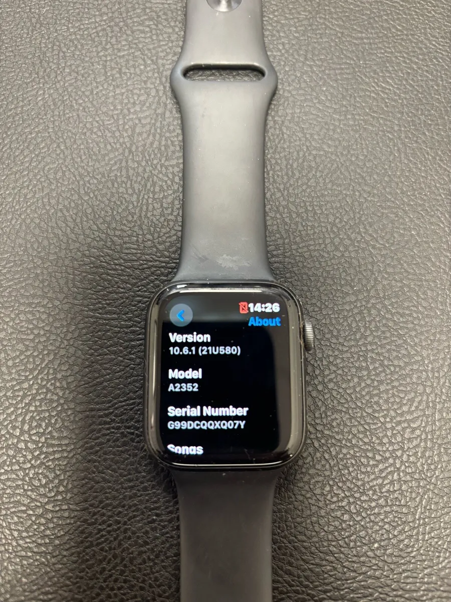 Apple Watch SE 1st Gen 44mm - Image 3