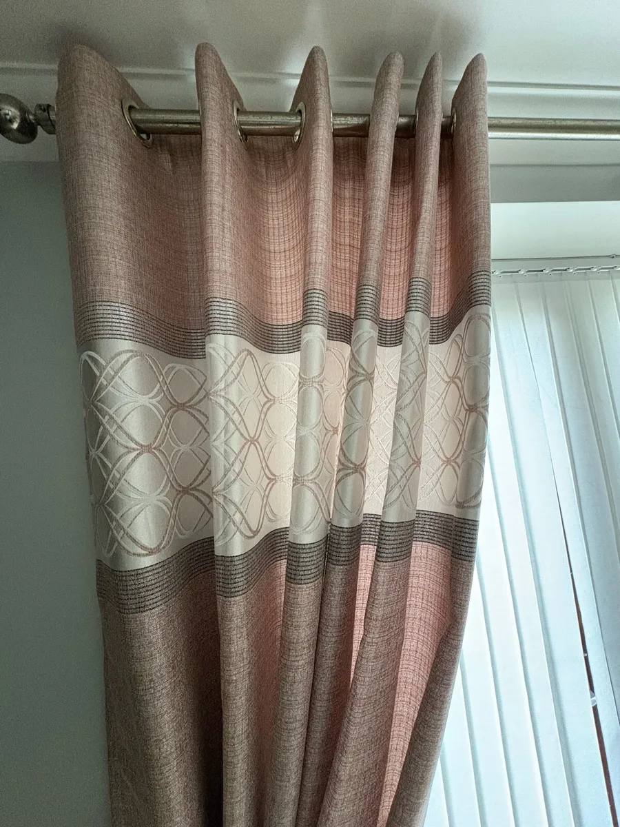 Curtains - Image 2
