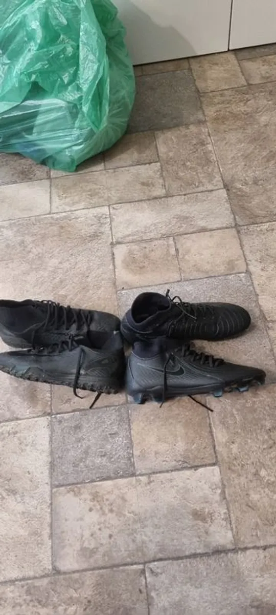Football boots - Image 1