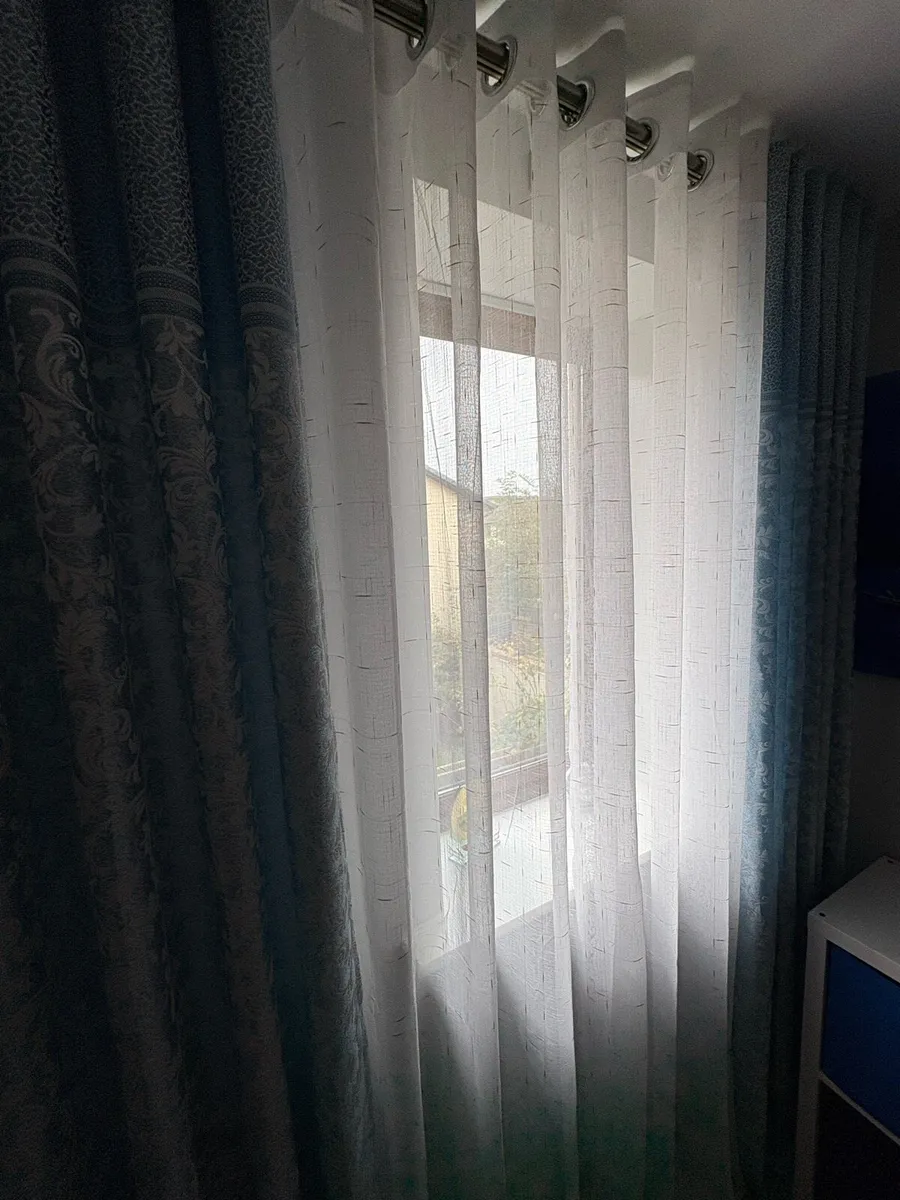 Curtains - Image 2