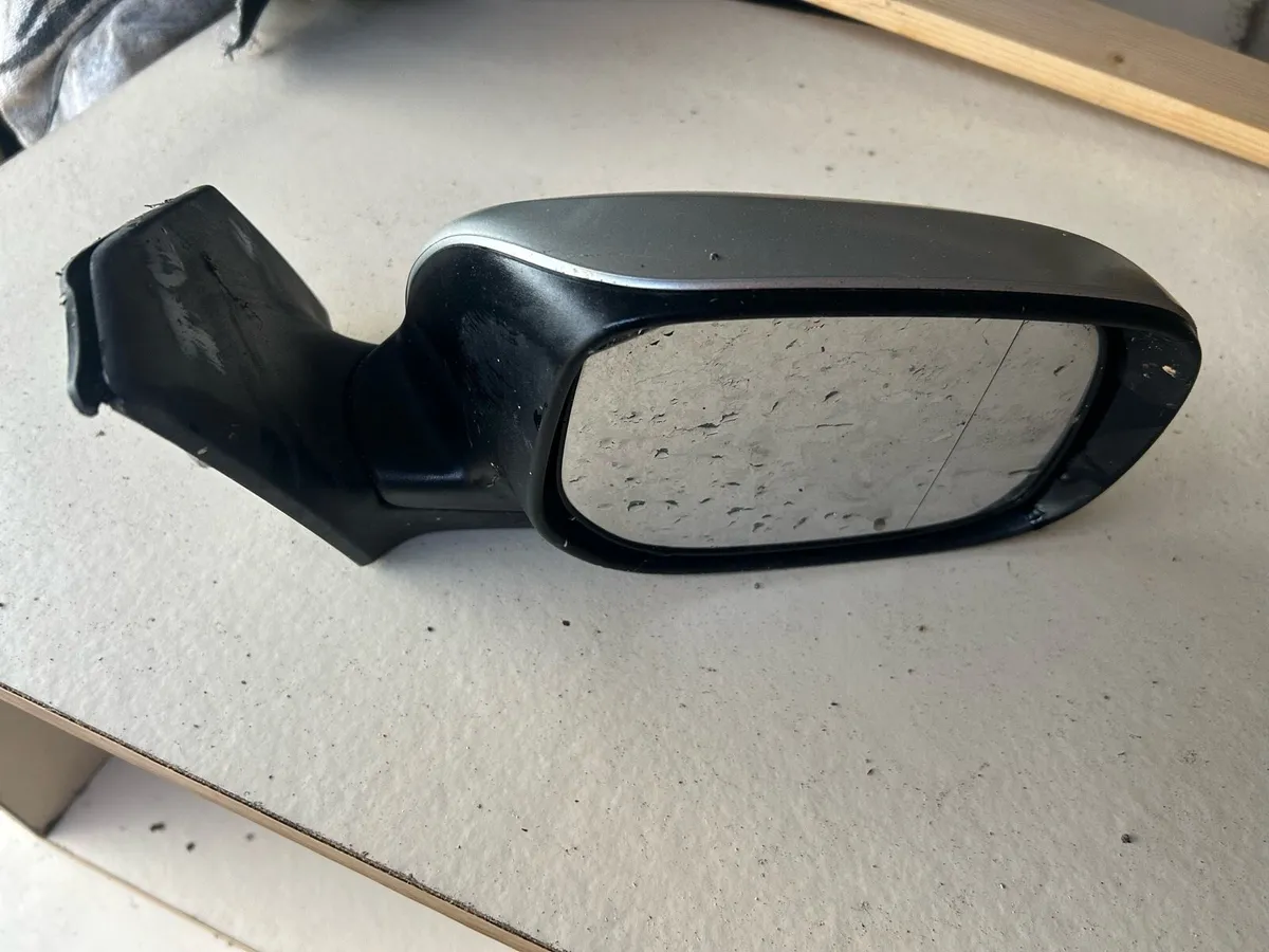 Toyota Avensis wing mirror - Image 1