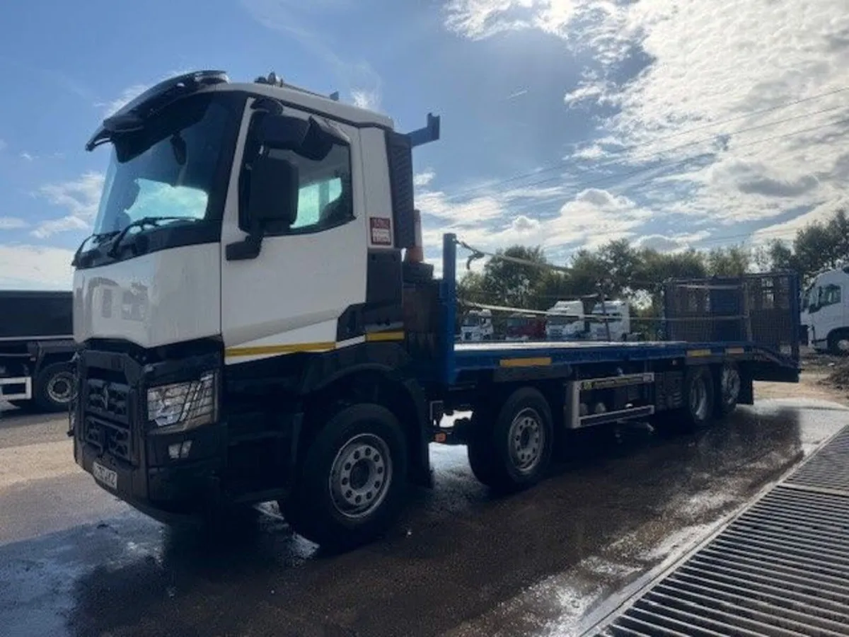2020 (20) Renault C430 8x2 Rearlift Beavertail - Image 4