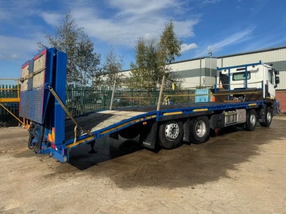 2020 (20) Renault C430 8x2 Rearlift Beavertail - Image 2