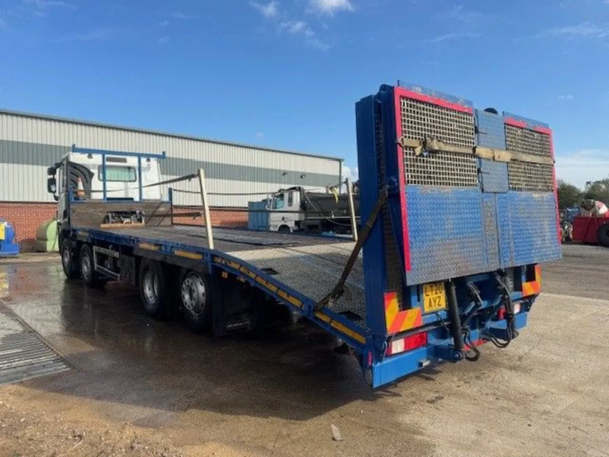 2020 (20) Renault C430 8x2 Rearlift Beavertail - Image 3