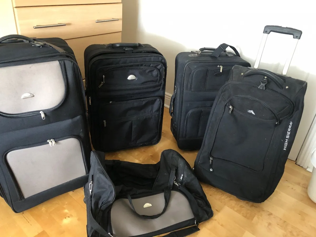 Luggage - various sizes €10 each