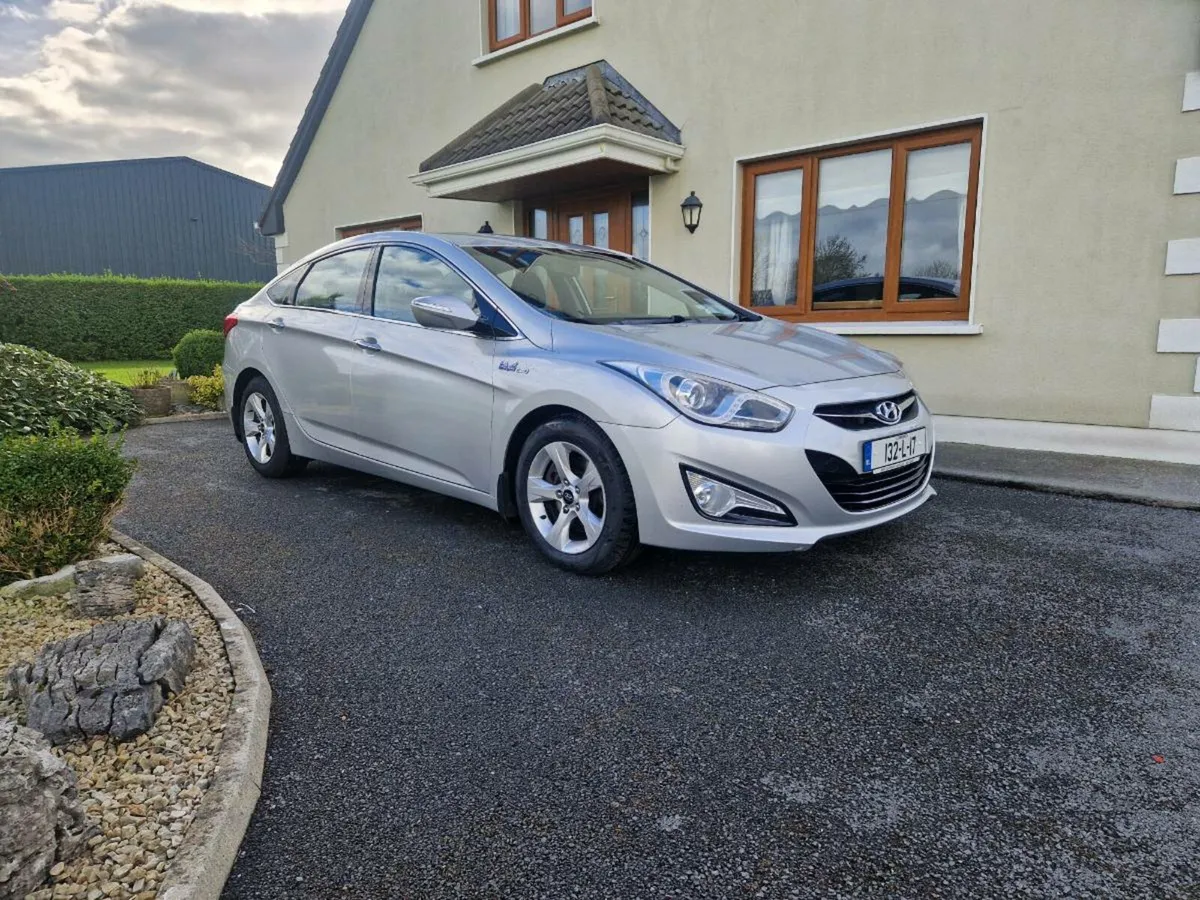 Hyundai i40 low mileage - Image 1