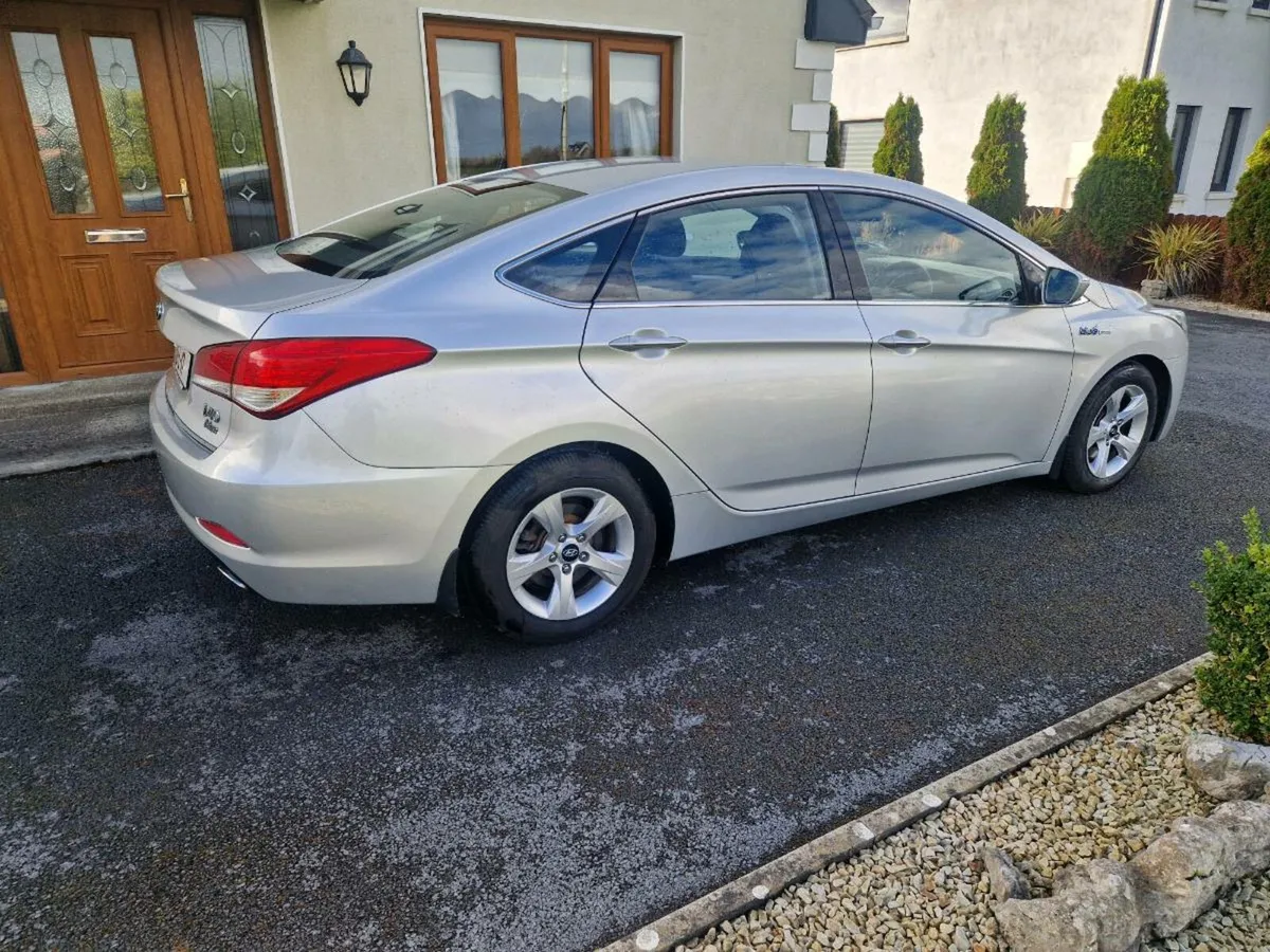 Hyundai i40 low mileage - Image 3