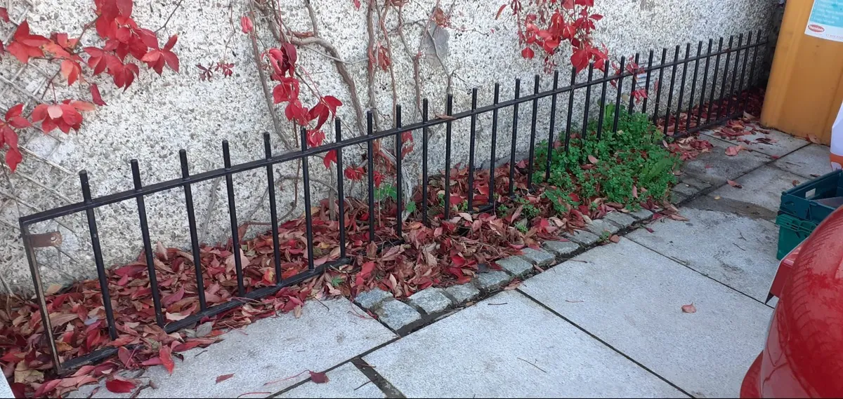 Metal Railing - over 3.5m long - Image 4