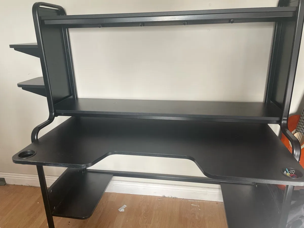 Gaming desk - Image 1