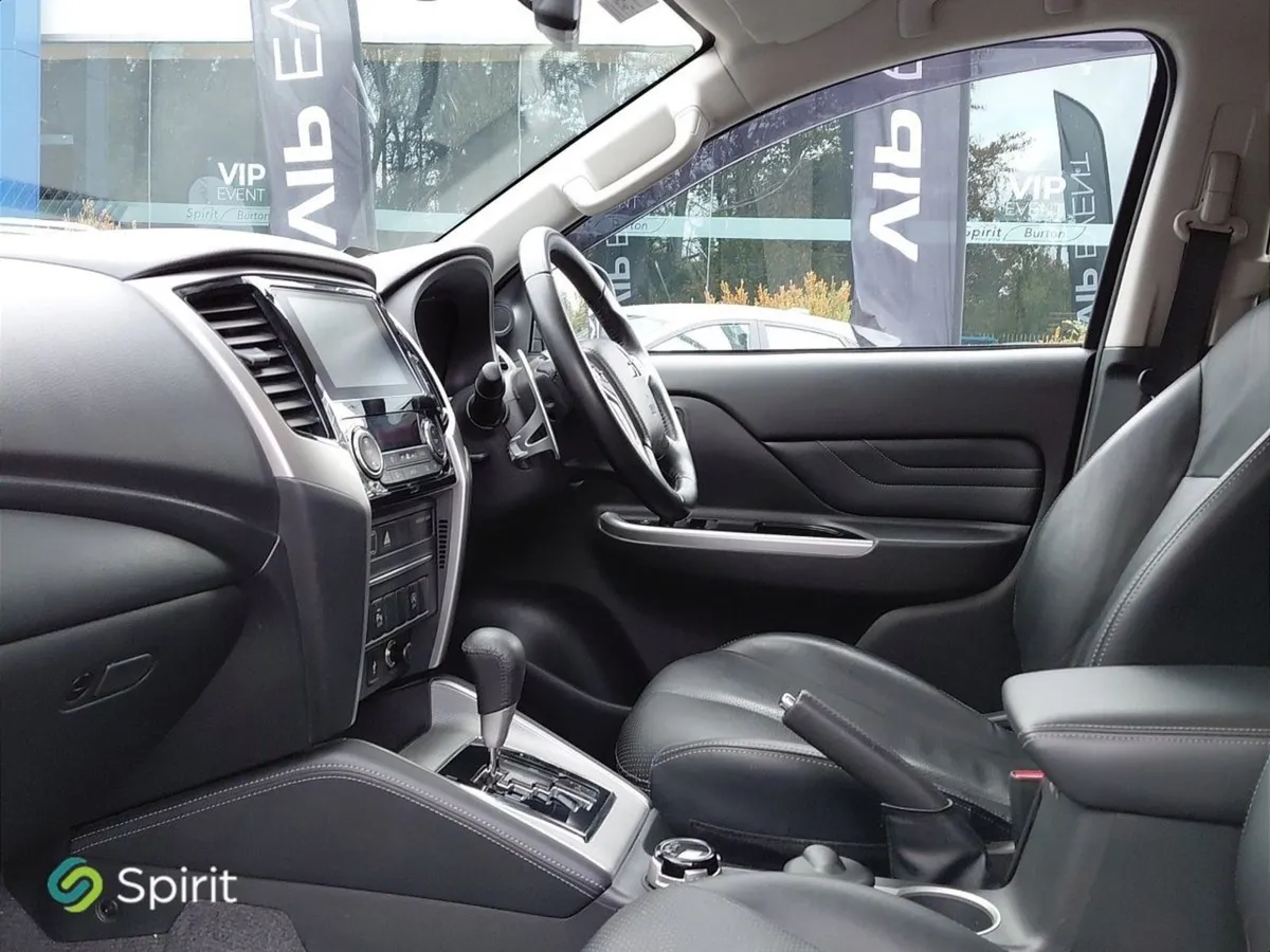 Mitsubishi L 200 L200 Instyle 6AT 4DR Auto Call J - Image 4