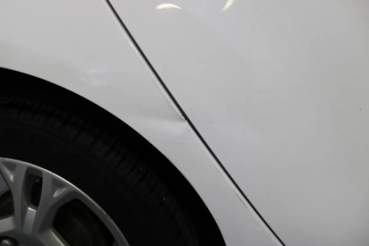 Ford Fiesta Zetec 1.0 65hp 4DR - Image 4