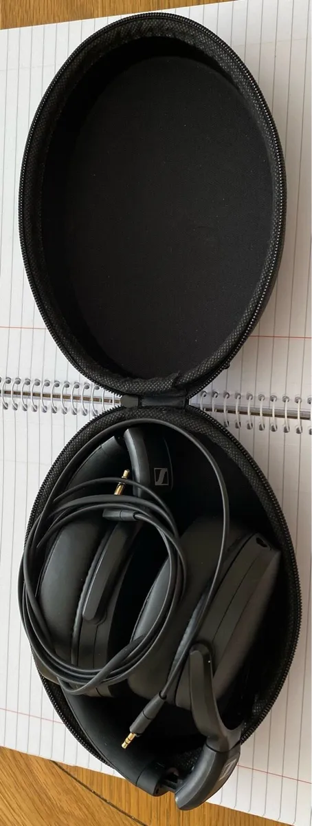 Sennheiser Headphones - Image 4