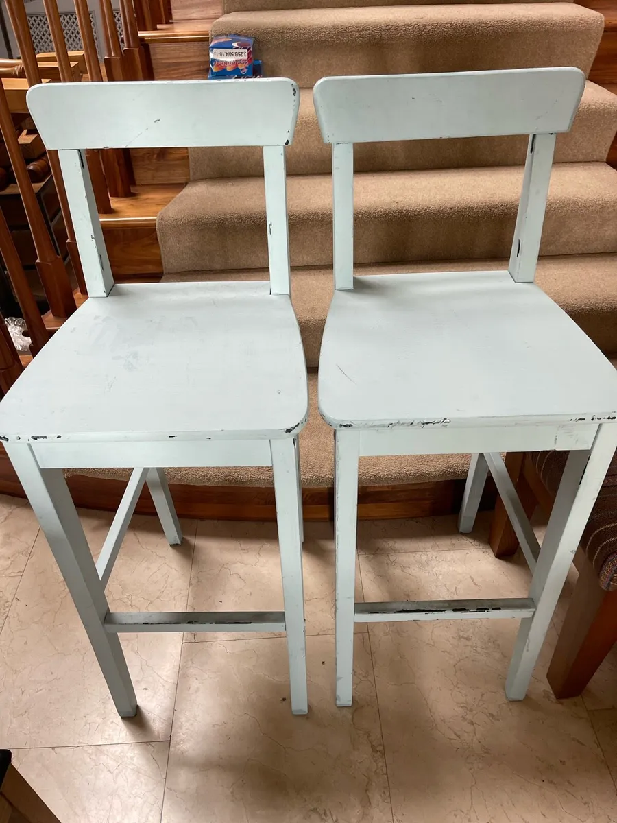 Sturdy Kitchen High Breakfast Bar Table & 2 Stools - Image 2