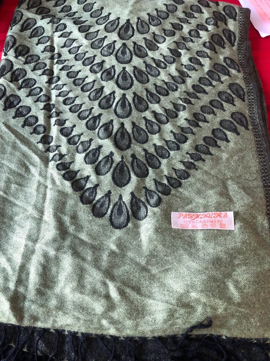 Ladies cashmere scarf €15 - Image 1