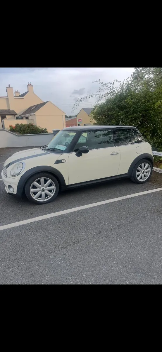Mini Cooper 2010 - Image 2