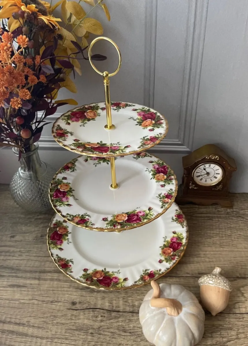 Royal Albert Rose 35 pieces limited edition, - Image 1