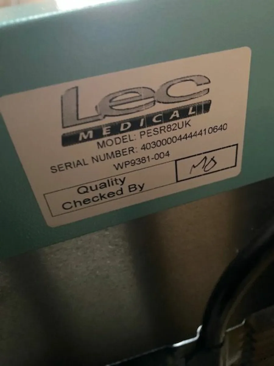 LEC Pharmacy Fridge - Brand New with Dent in Lid - Image 3