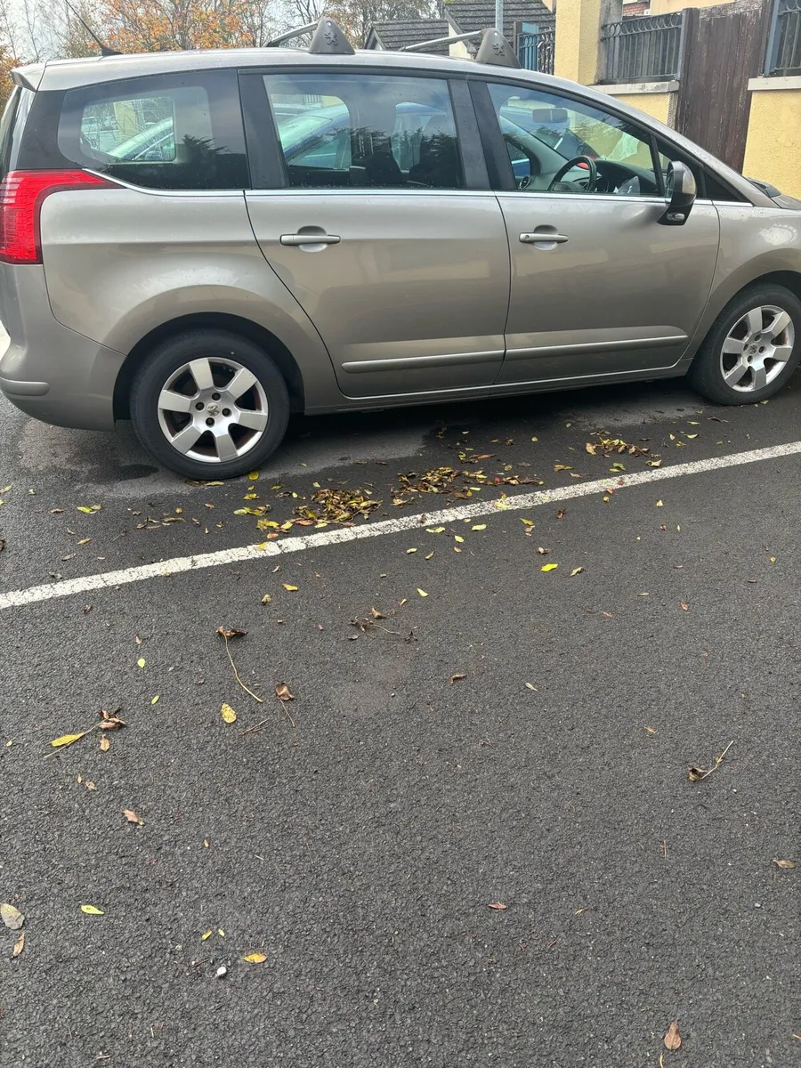 Puegot 5008 - Image 1