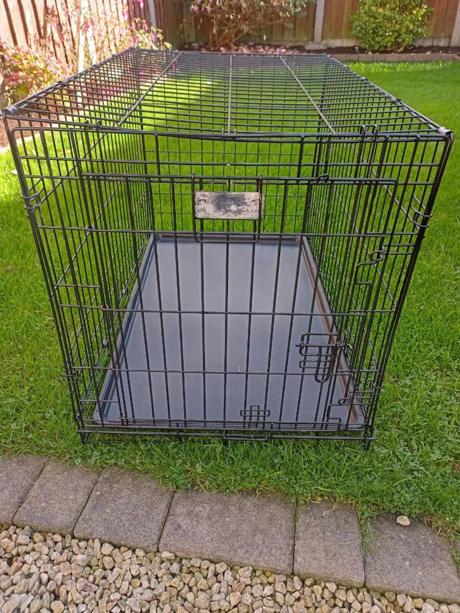 Large dog travel crate. - Image 1