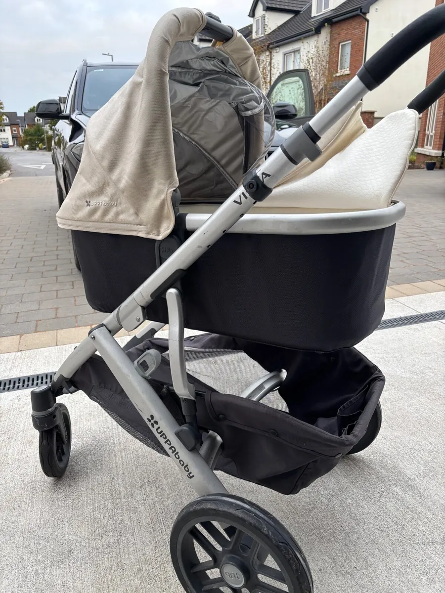 Uppababy Carry Cot and Buggy - Image 1
