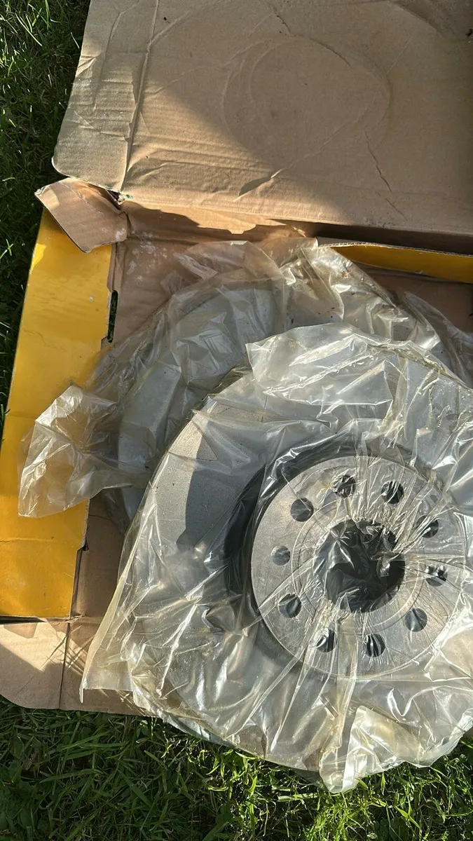 VW Passat brake discs - Image 1
