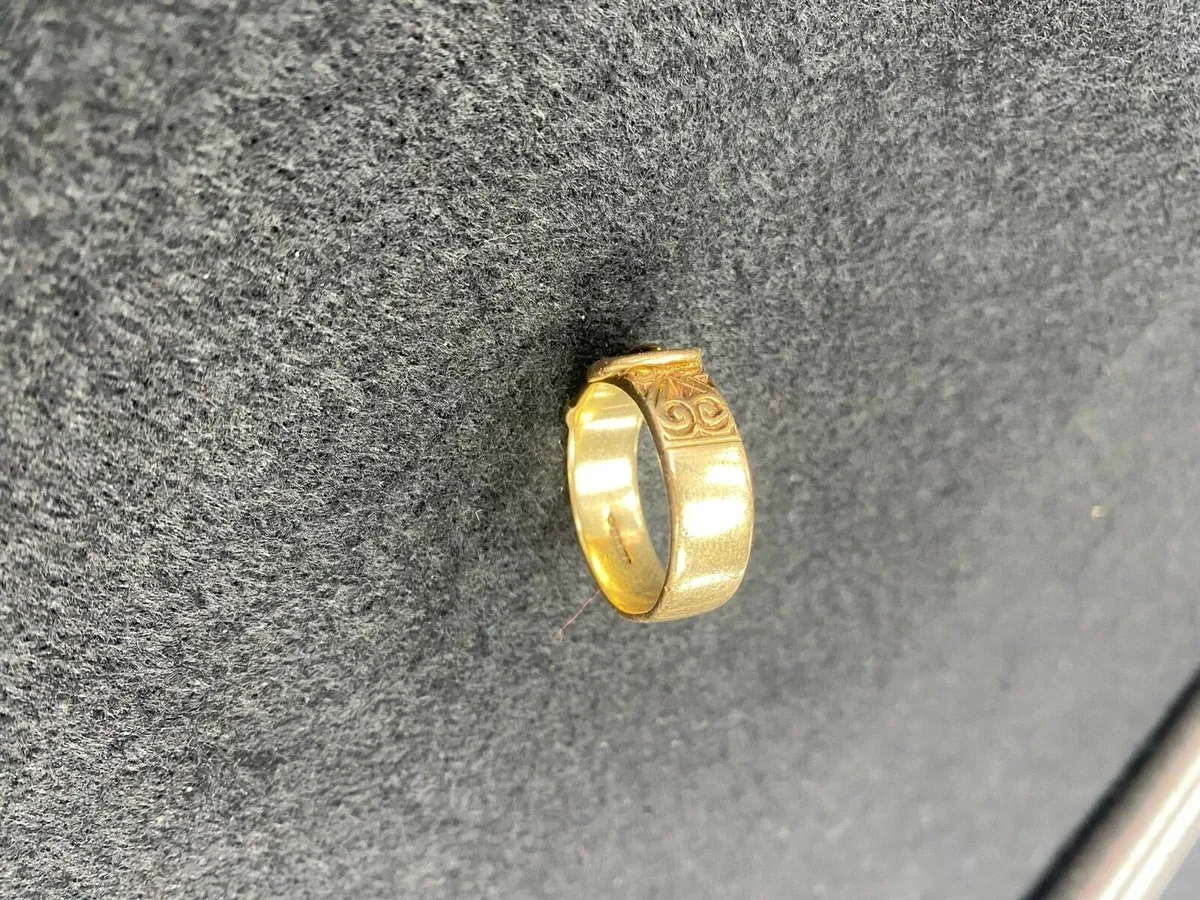 9CT Gold Buckle Ring 9k - Image 3