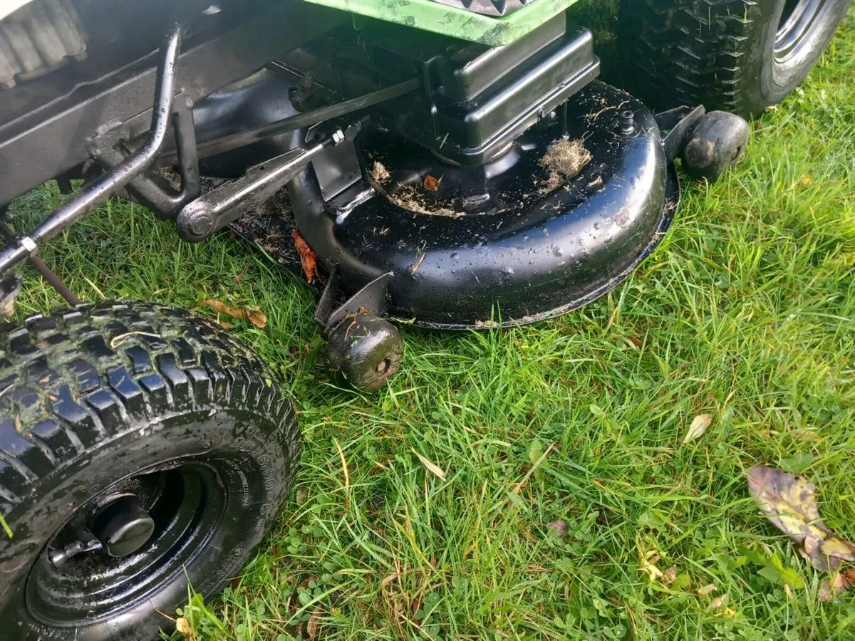 Ride on lawnmower - Image 3