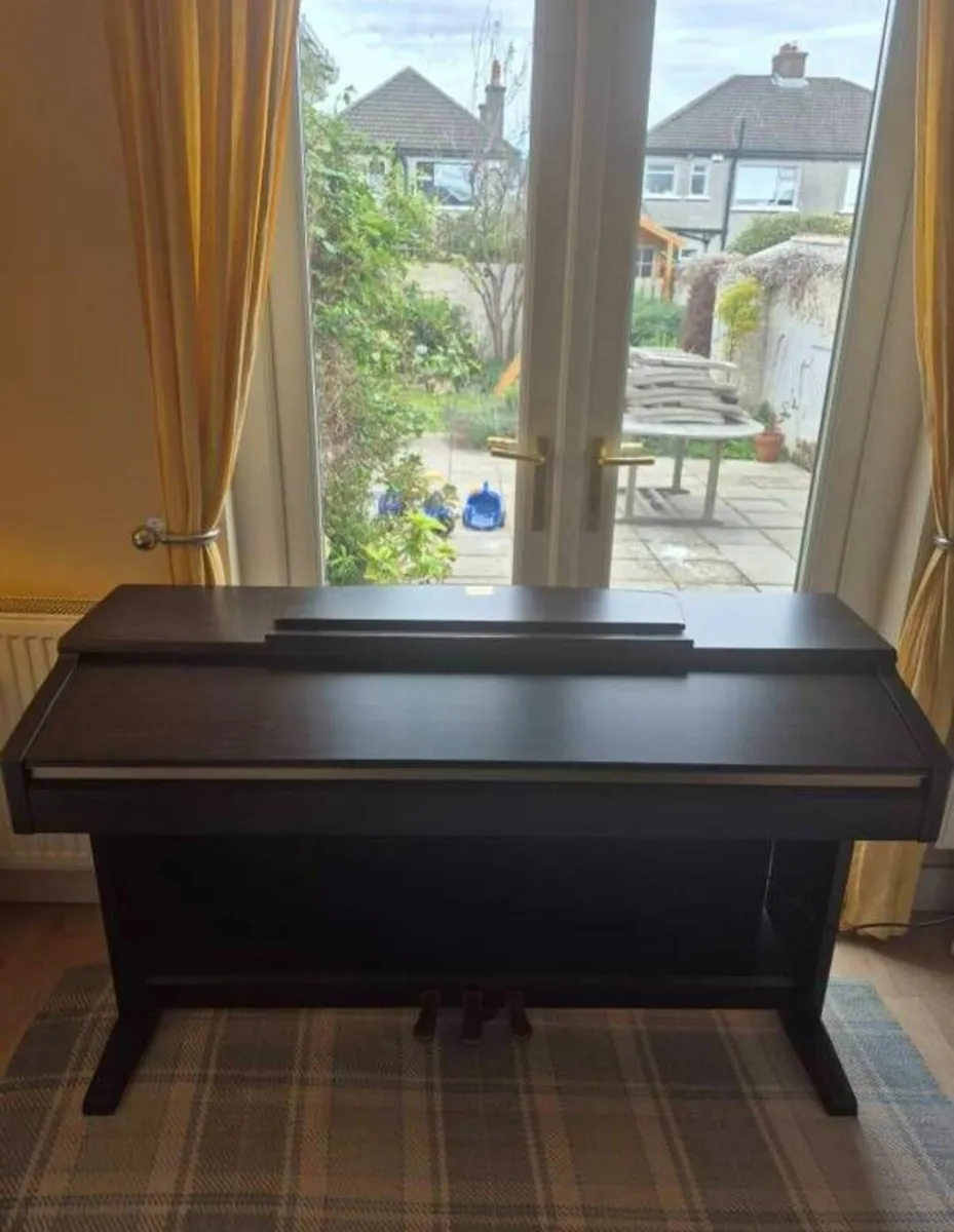Yamaha Electric Piano - Image 2