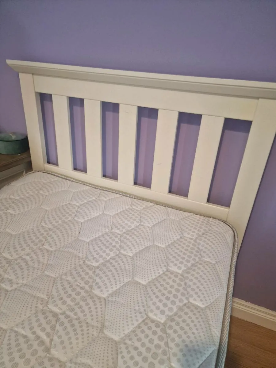 Single bed - Image 1