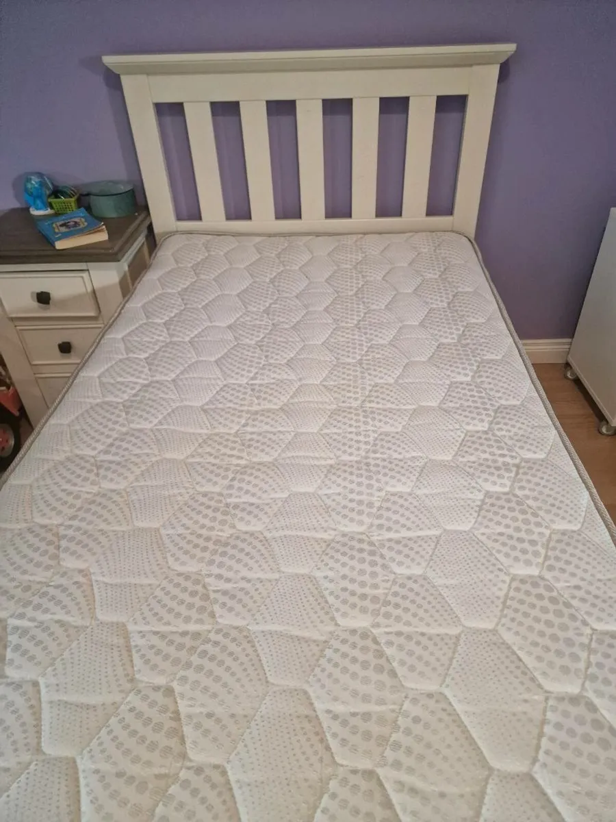 Single bed - Image 2