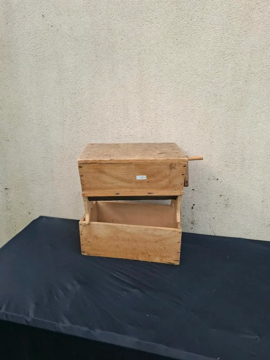 Antique sieve flour making box - Image 1