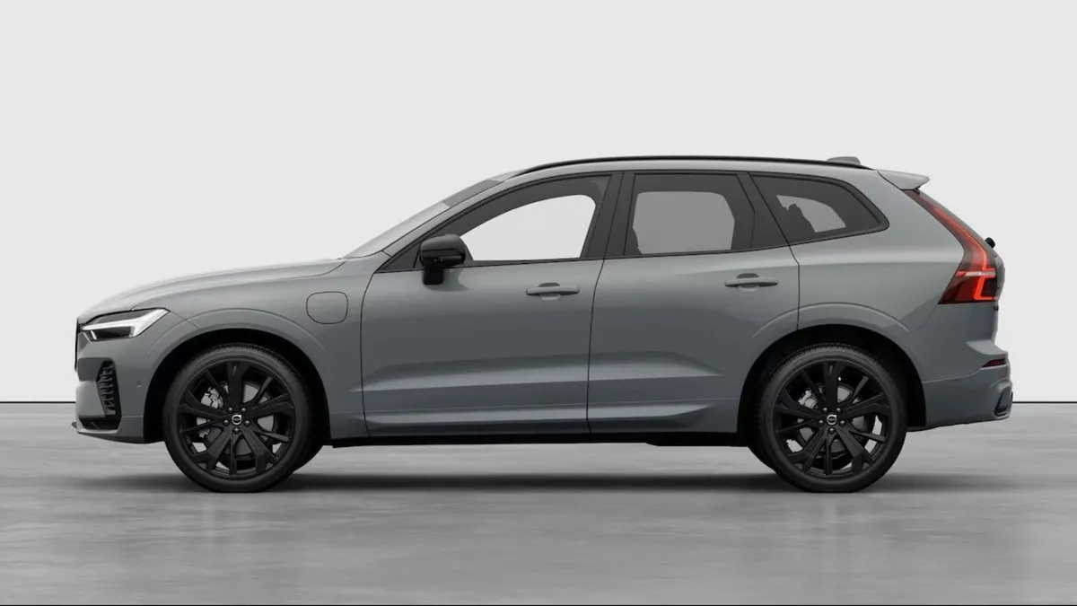 Volvo XC60 Vapor Grey Xc60 Plus Black Edition - Image 2