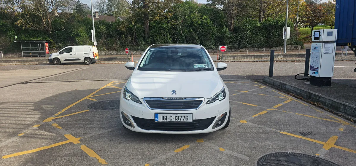 Peugeot 308 Allure Top Spec Panoramic roof - Image 3