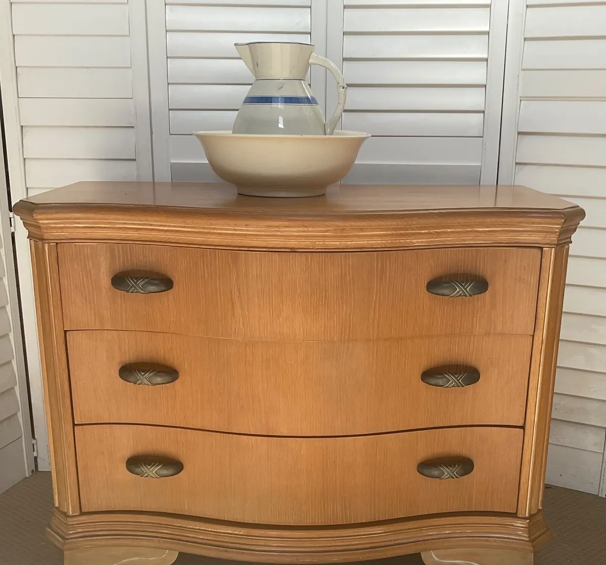 Lexington hardwood bedroom dresser/chest of drawer - Image 2