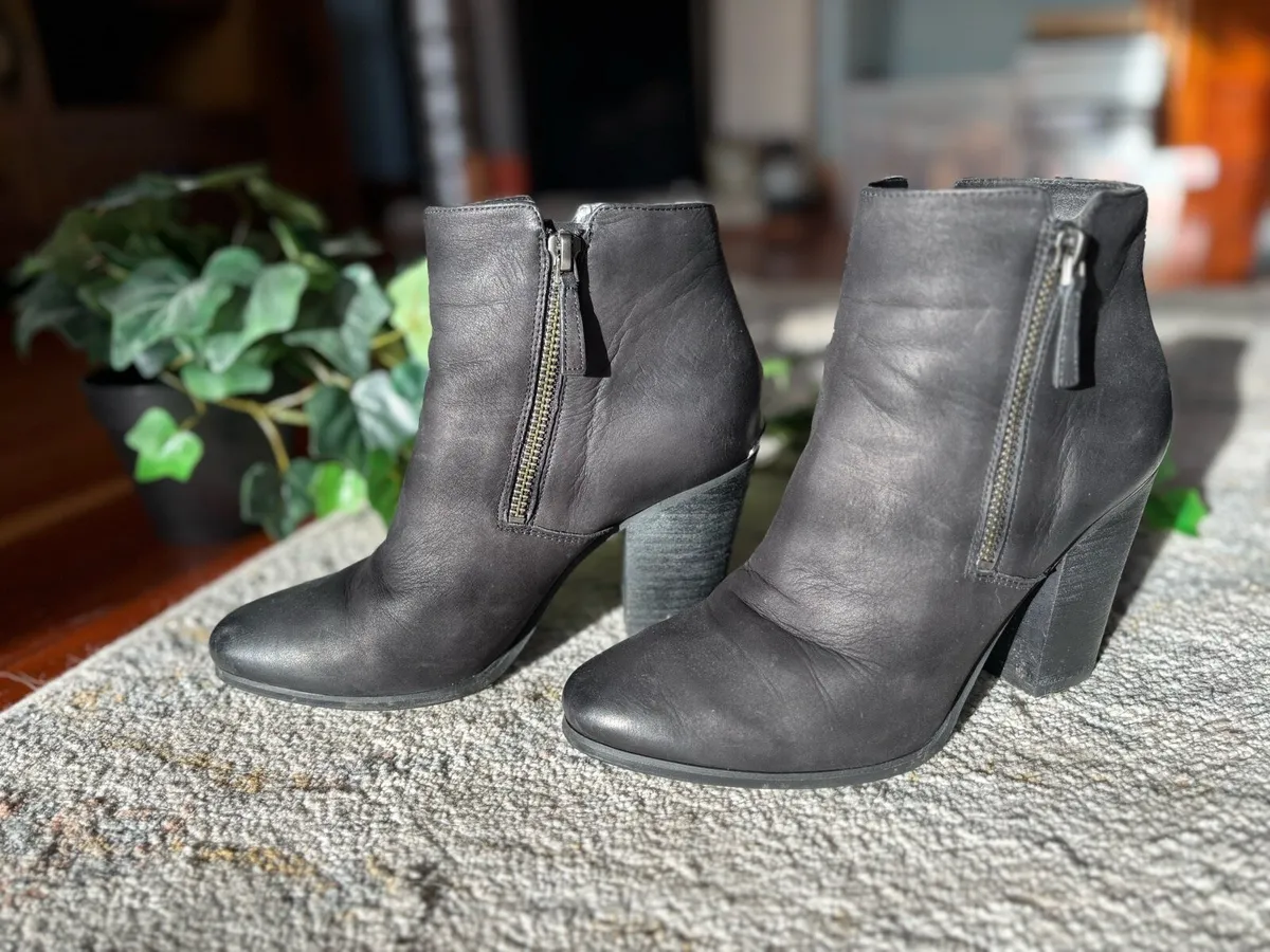 Boots - Image 2