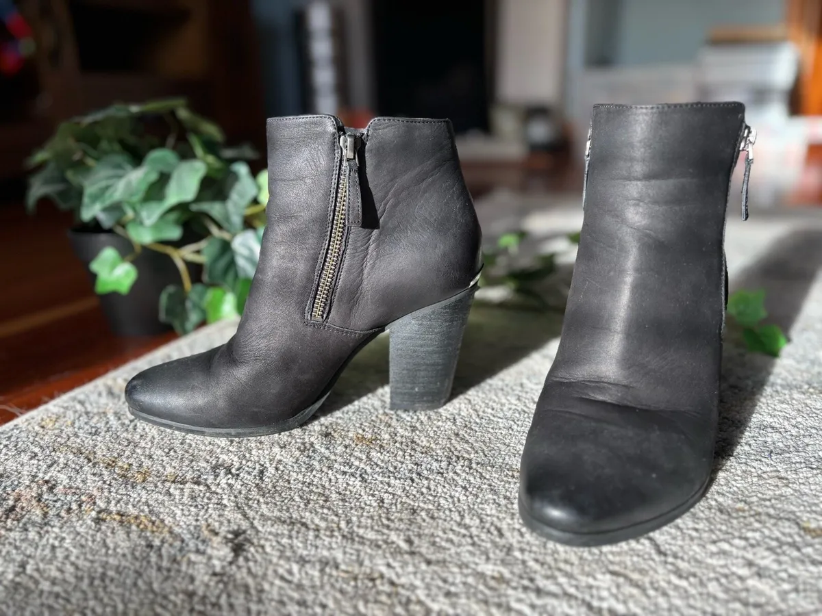 Boots - Image 3