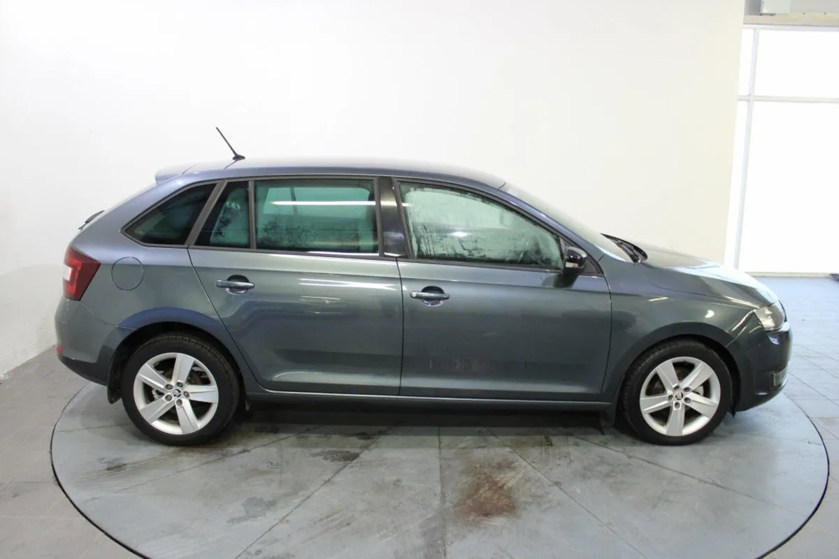 Skoda Rapid Ambition 1.4 TDI 90hp 4DR - Image 3