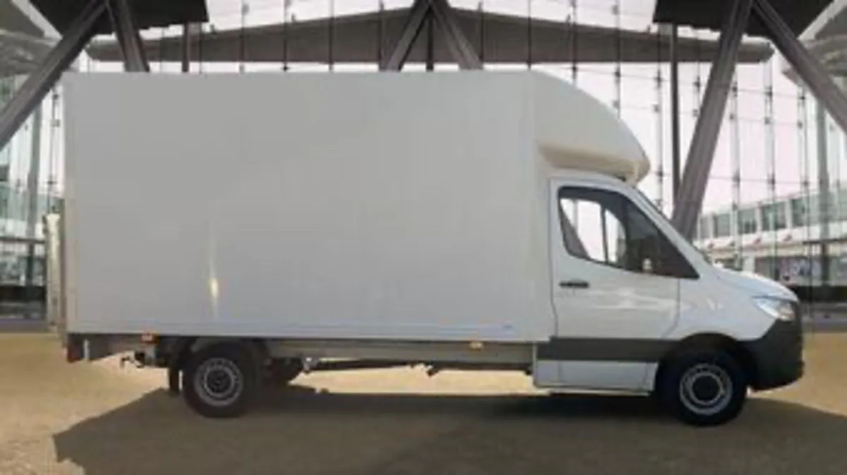 Brand New Mercedes Sprinter Luton with tailift - Image 4