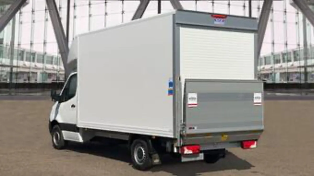 Brand New Mercedes Sprinter Luton with tailift - Image 3
