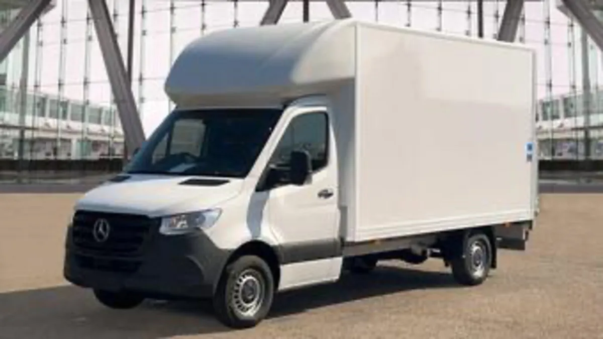 Brand New Mercedes Sprinter Luton with tailift - Image 2