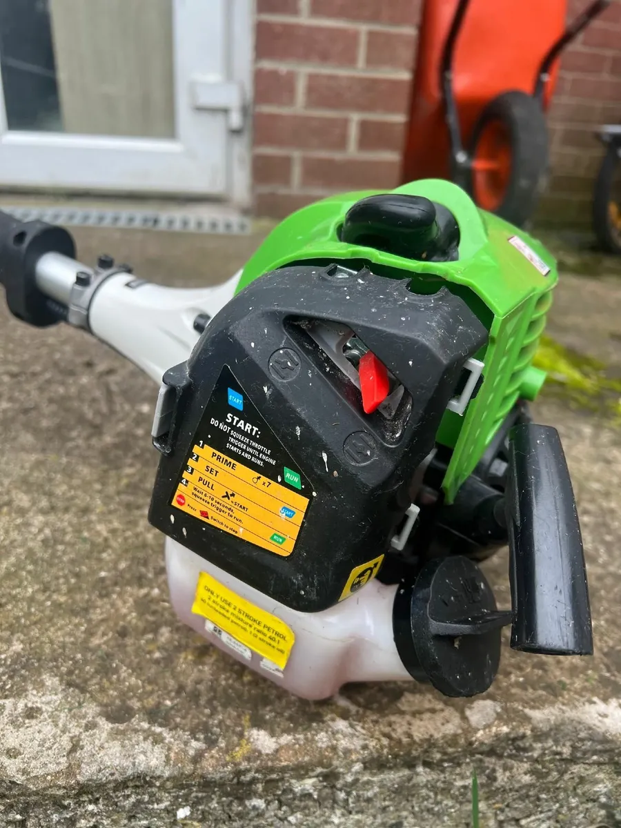 ProCut Plus 25.4cc Petrol Trimmer - Image 2