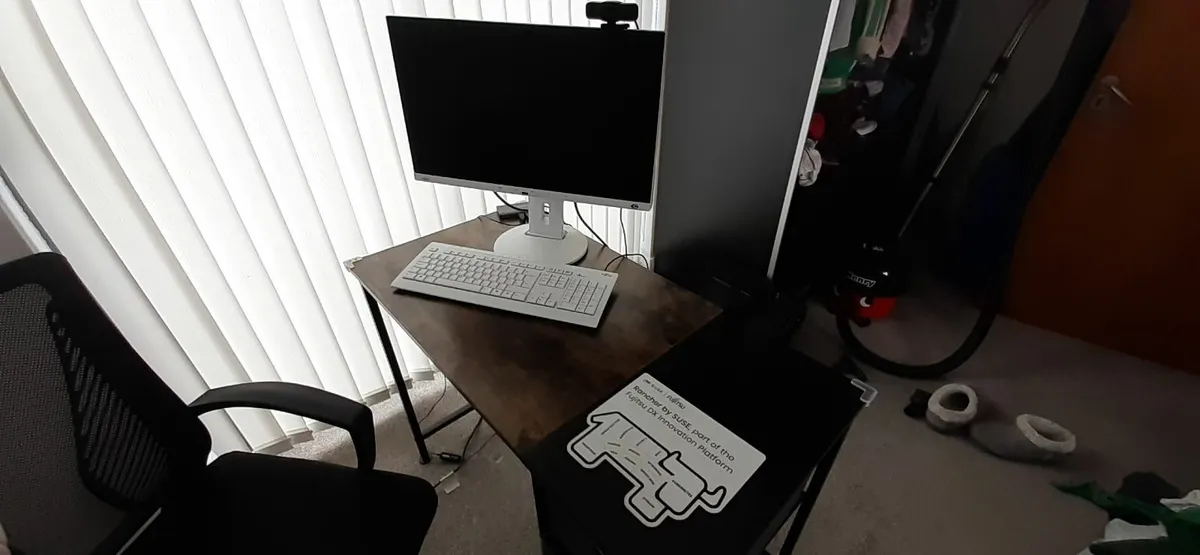 Office Chair & Desk - Image 4